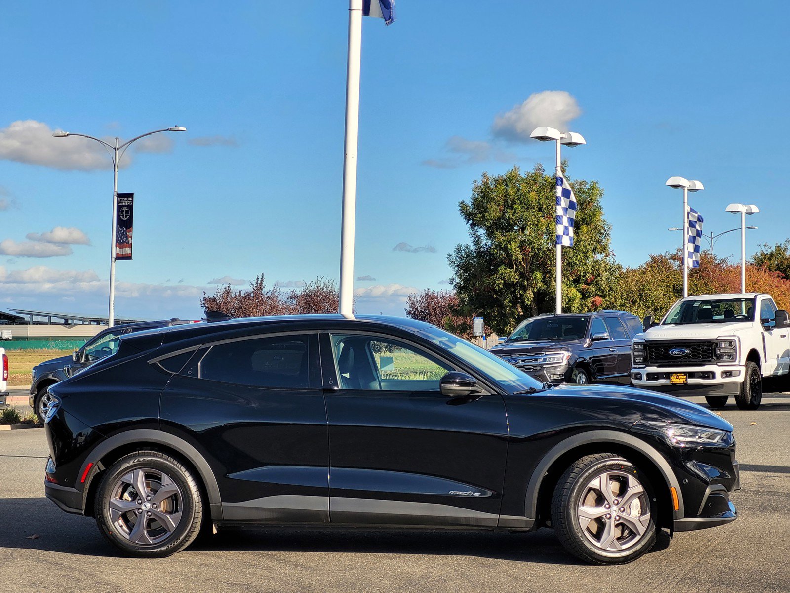 2023 Ford Mustang Mach-E Select photo 3