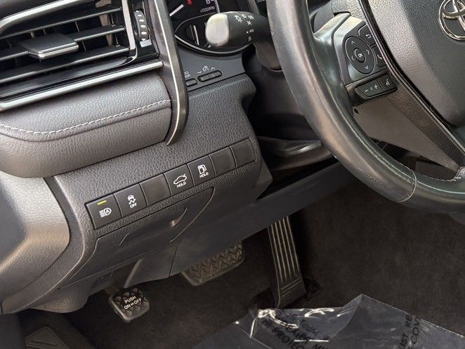 2021 Toyota Camry SE photo 16