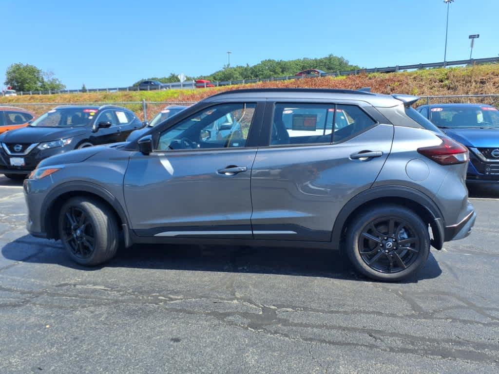 2023 Nissan Kicks SR photo 3