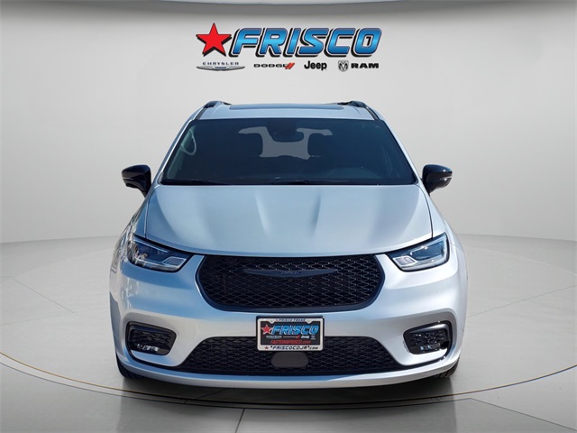 2026 Chrysler Pacifica photo 2