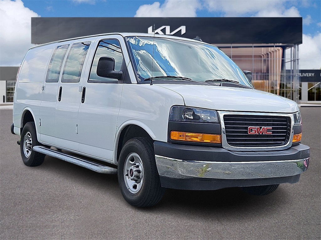 2023 GMC Savana Cargo Work Van's photo