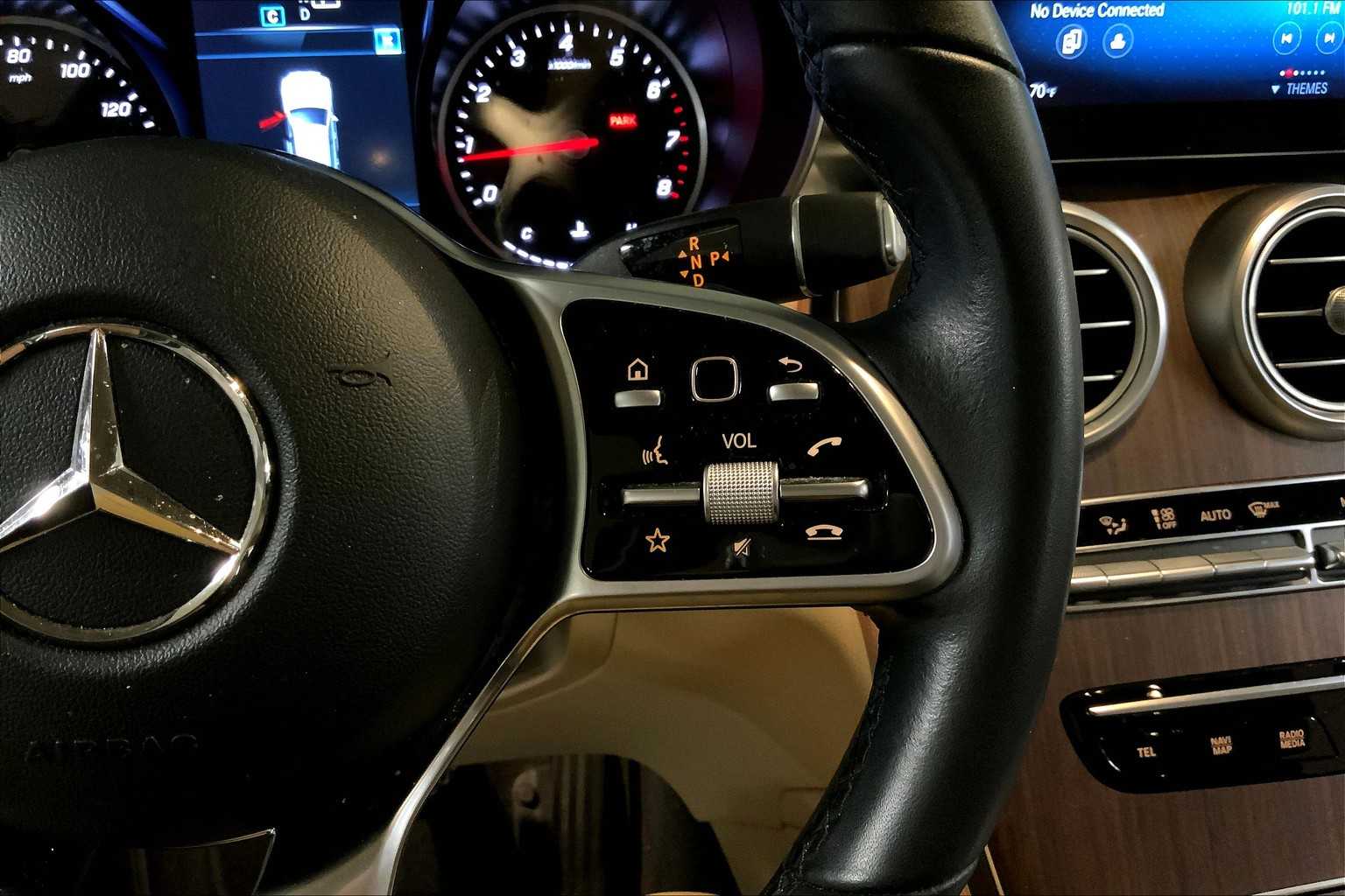 2022 Mercedes Benz GLC 300 photo 22