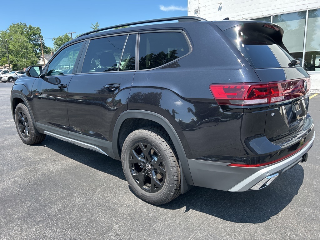 2025 Volkswagen Atlas Peak Edition SE photo 3