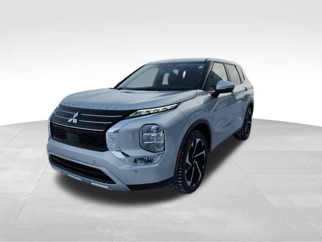 2024 Mitsubishi Outlander SE's photo