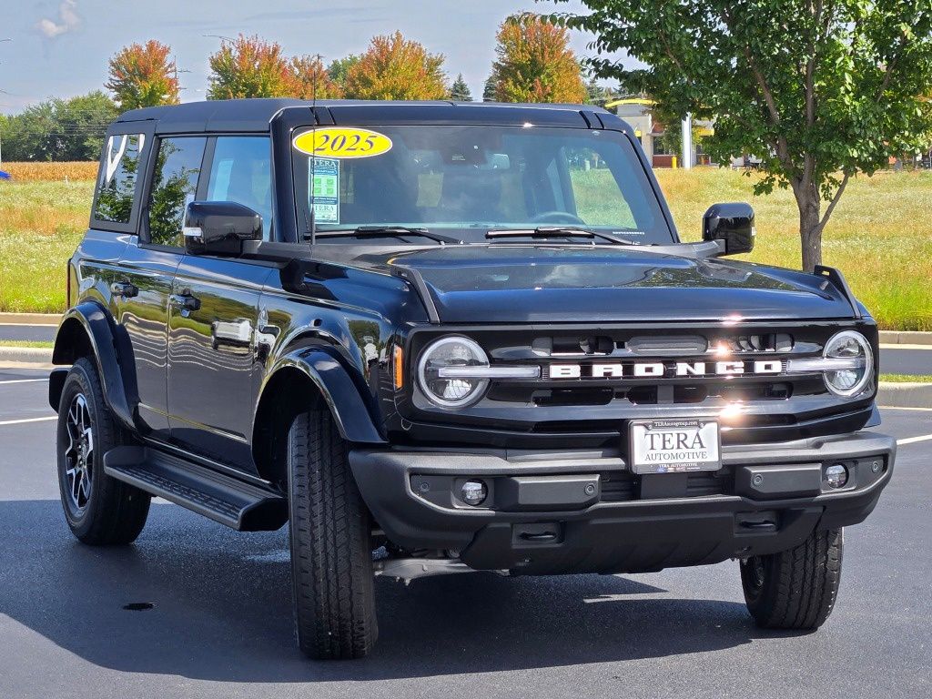 2025 Ford Bronco Outer Banks photo 3