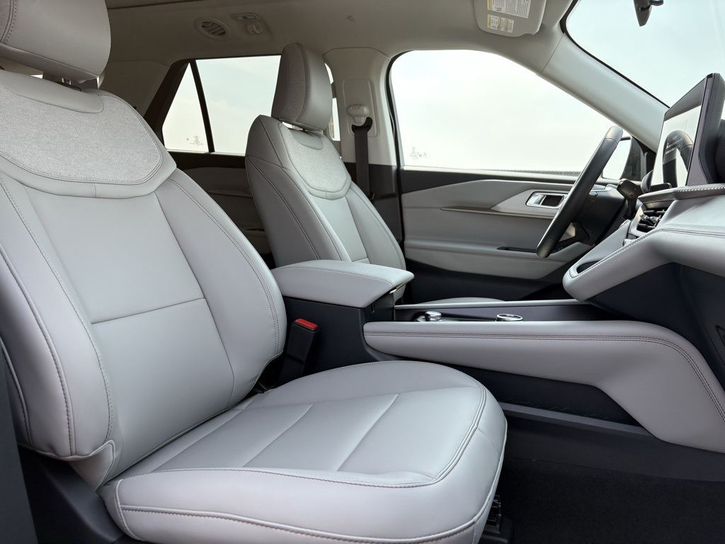 2025 Ford Explorer photo 27
