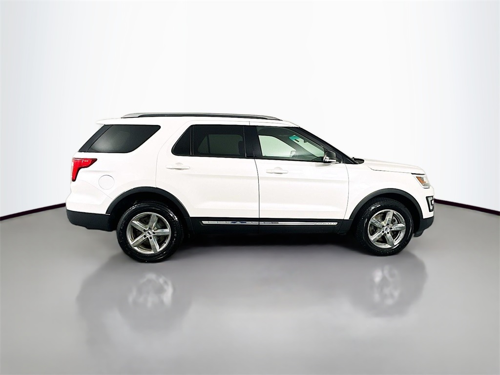 2016 Ford Explorer XLT photo 6