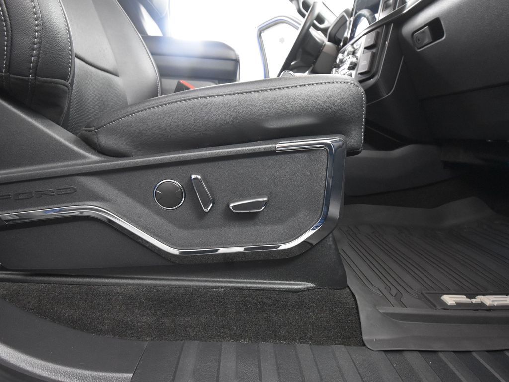 2022 Ford F-150 Lariat photo 39