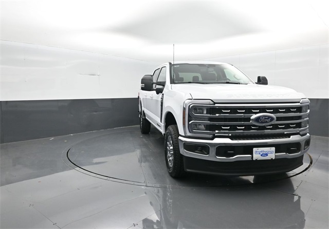 2026 Ford F-250 Lariat photo 2