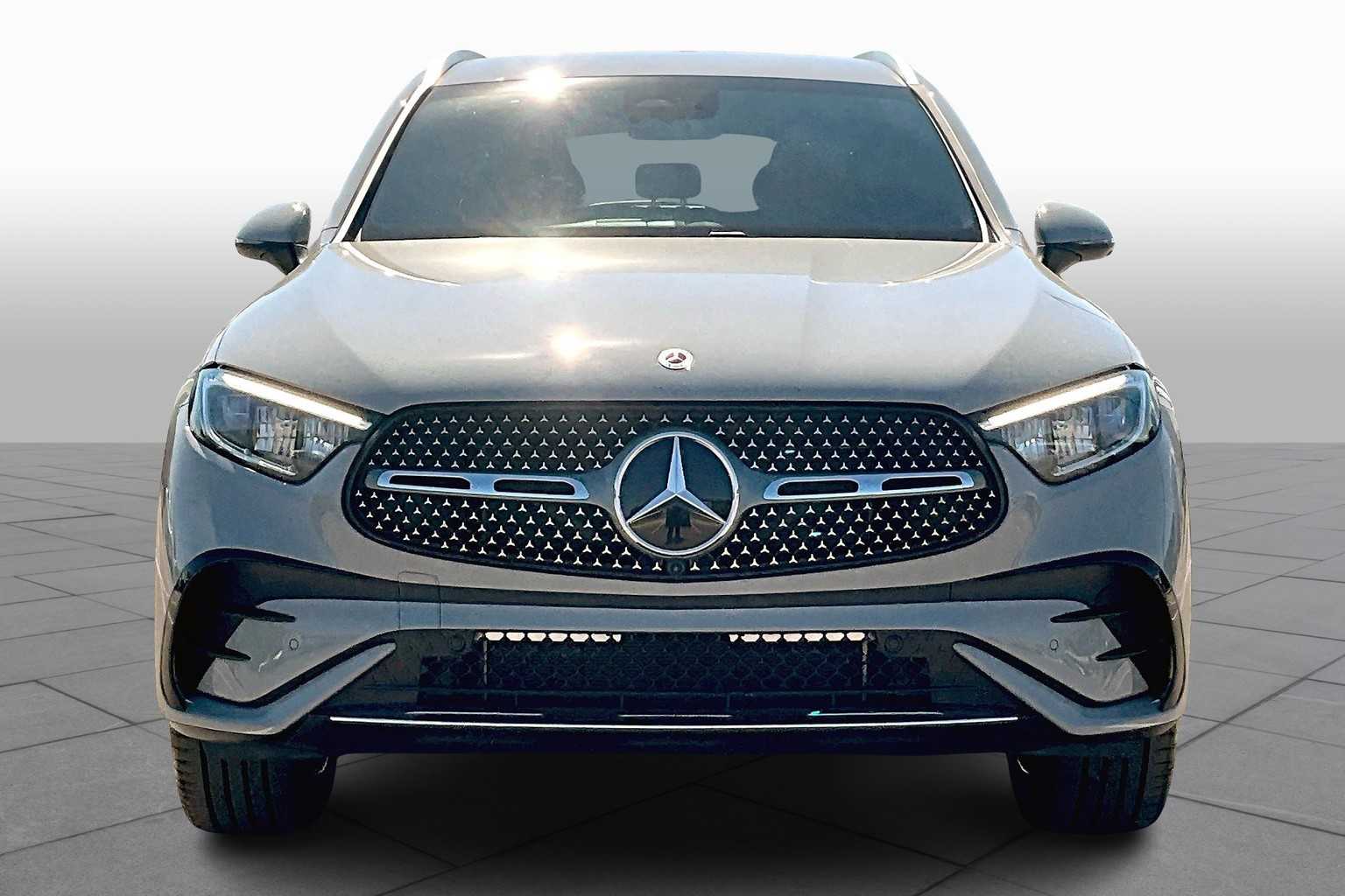 2026 Mercedes Benz GLC 300 4MATIC photo 3