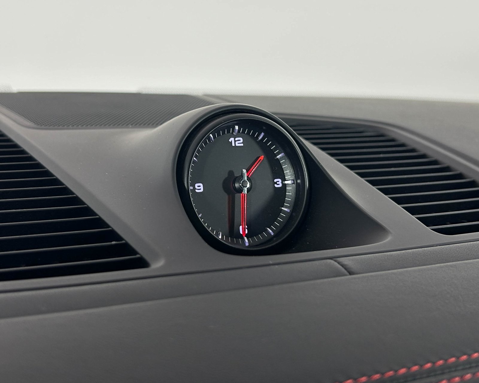 2020 Porsche Cayenne S photo 18