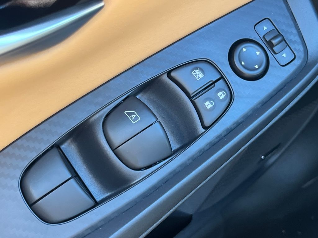 2025 Nissan Sentra SV photo 17