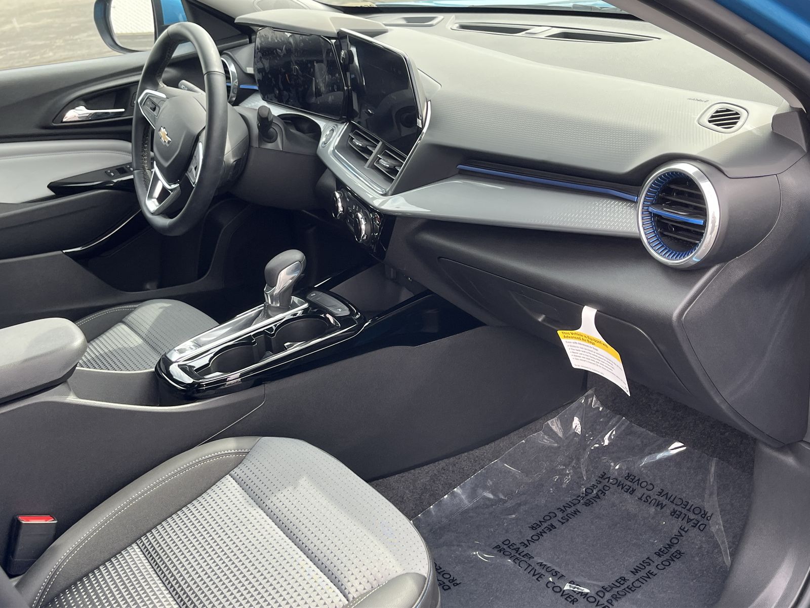 2025 Chevrolet Trax LT photo 19