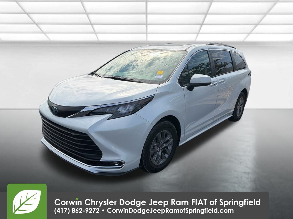 2024 Toyota Sienna XLE photo 4