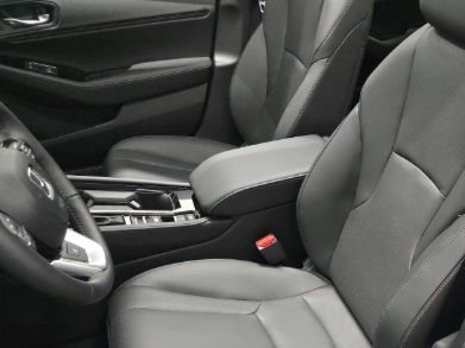 2025 Honda Accord Hybrid Touring photo 4