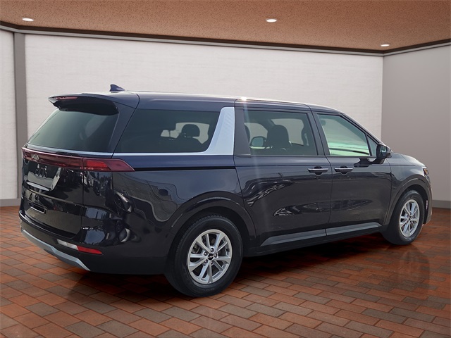 2024 Kia Carnival LX photo 3