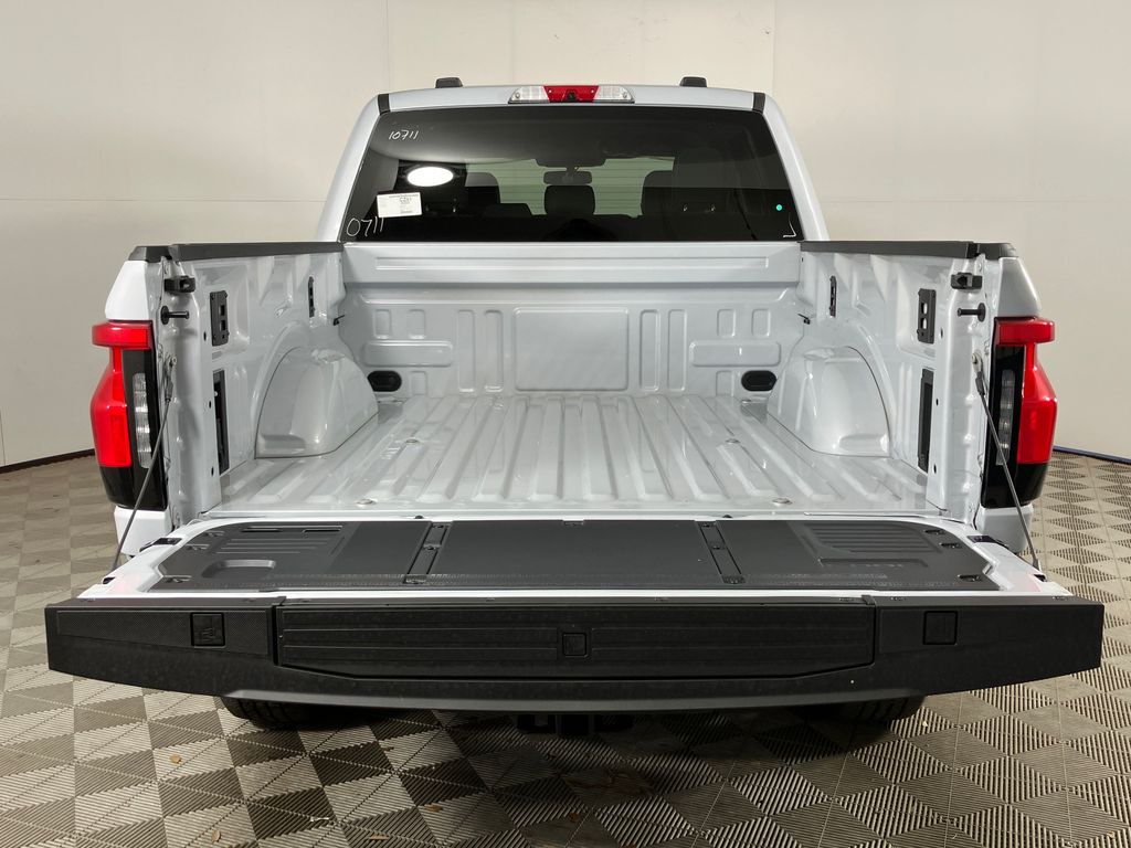 2025 Ford F-150 Lightning photo 9