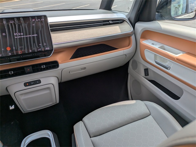 2025 Volkswagen ID. Buzz Pro Plus photo 16