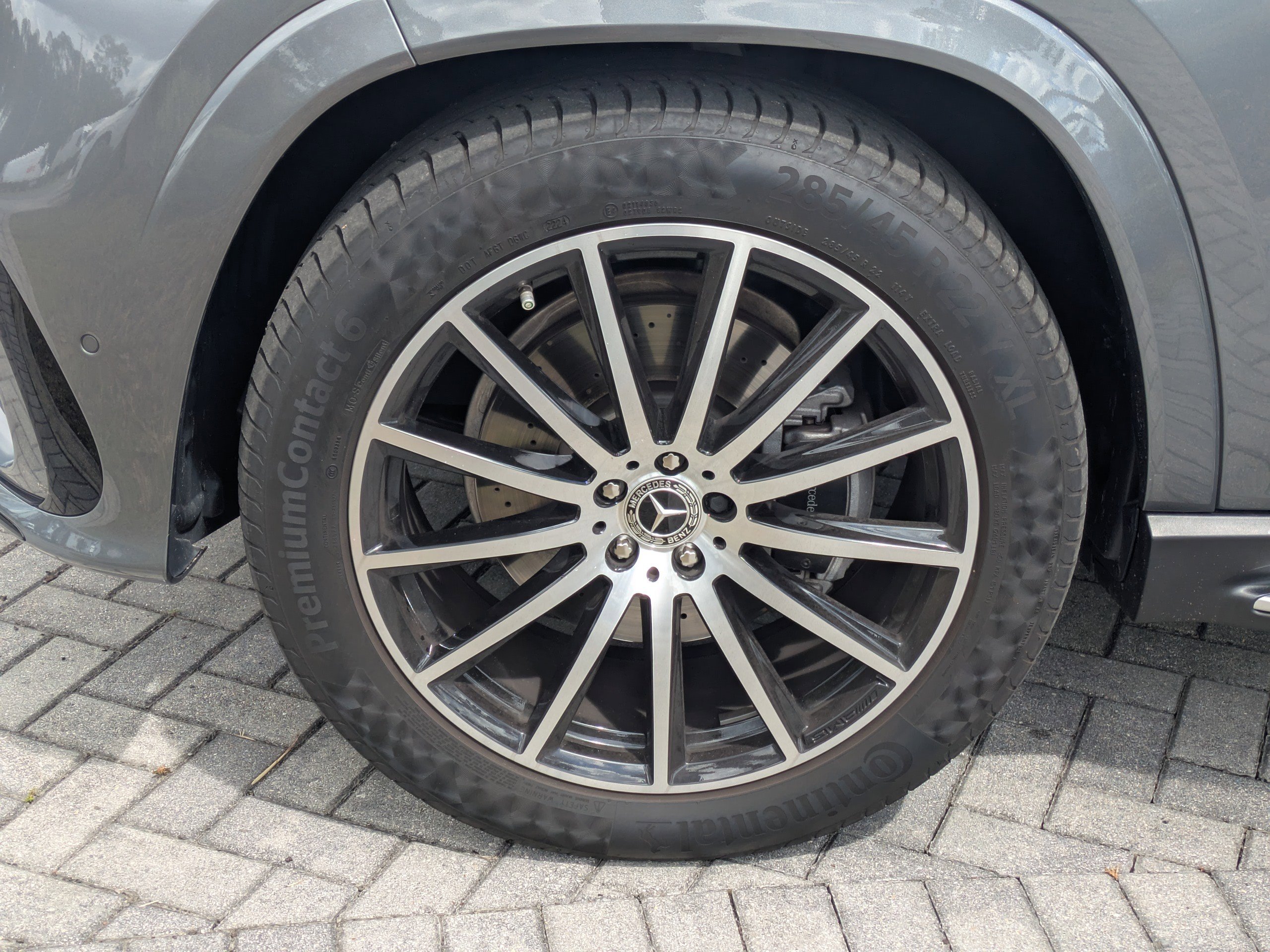 2025 Mercedes Benz GLS 580 4MATIC photo 3