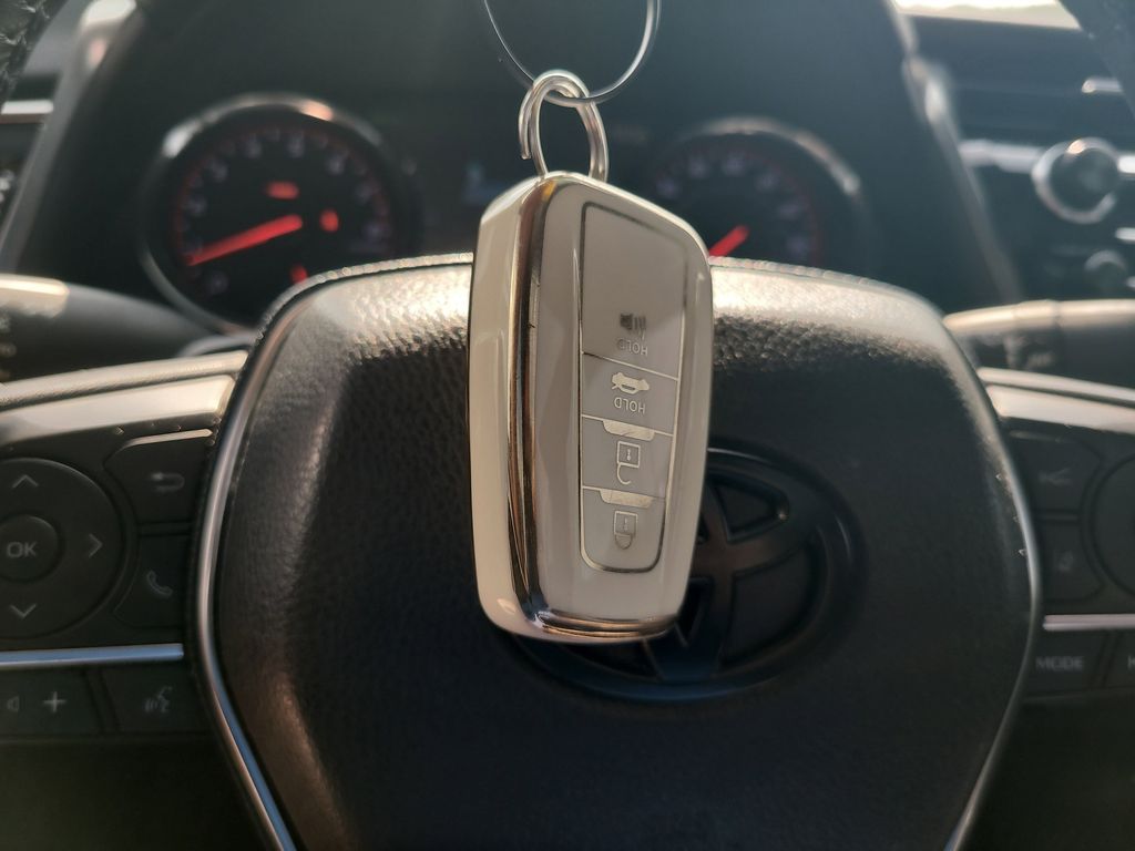 2019 Toyota Camry XSE photo 26