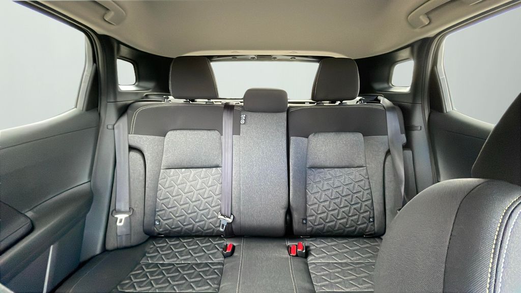 2025 Nissan Kicks SV photo 14