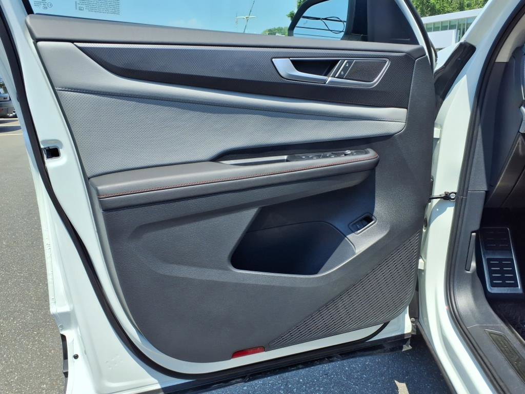 2025 Volkswagen Atlas Peak Edition SE photo 3