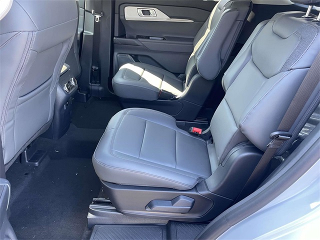 2026 Ford Explorer photo 3