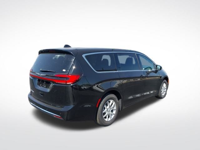 2026 Chrysler Pacifica photo 22