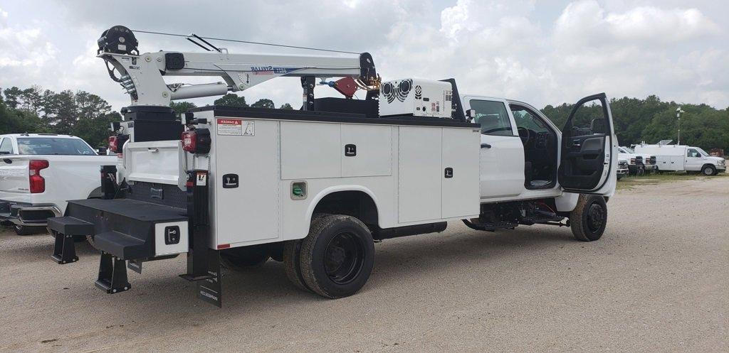 2023 Chevrolet Silverado 6500HD Work Truck photo 2