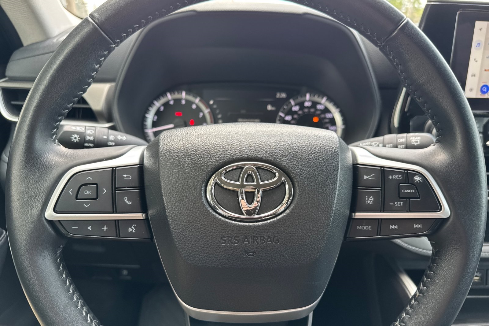 2024 Toyota Highlander LE photo 22