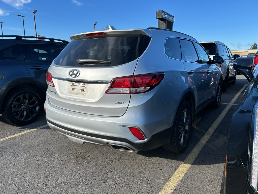 2017 Hyundai Santa Fe XL SE photo 3