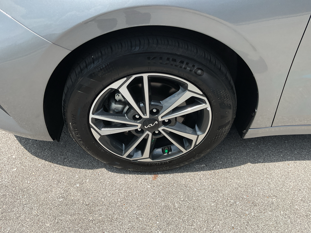 2024 Kia Forte LXS photo 4