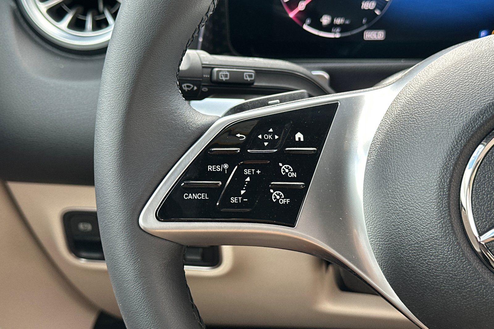 2025 Mercedes Benz GLB 250 photo 22