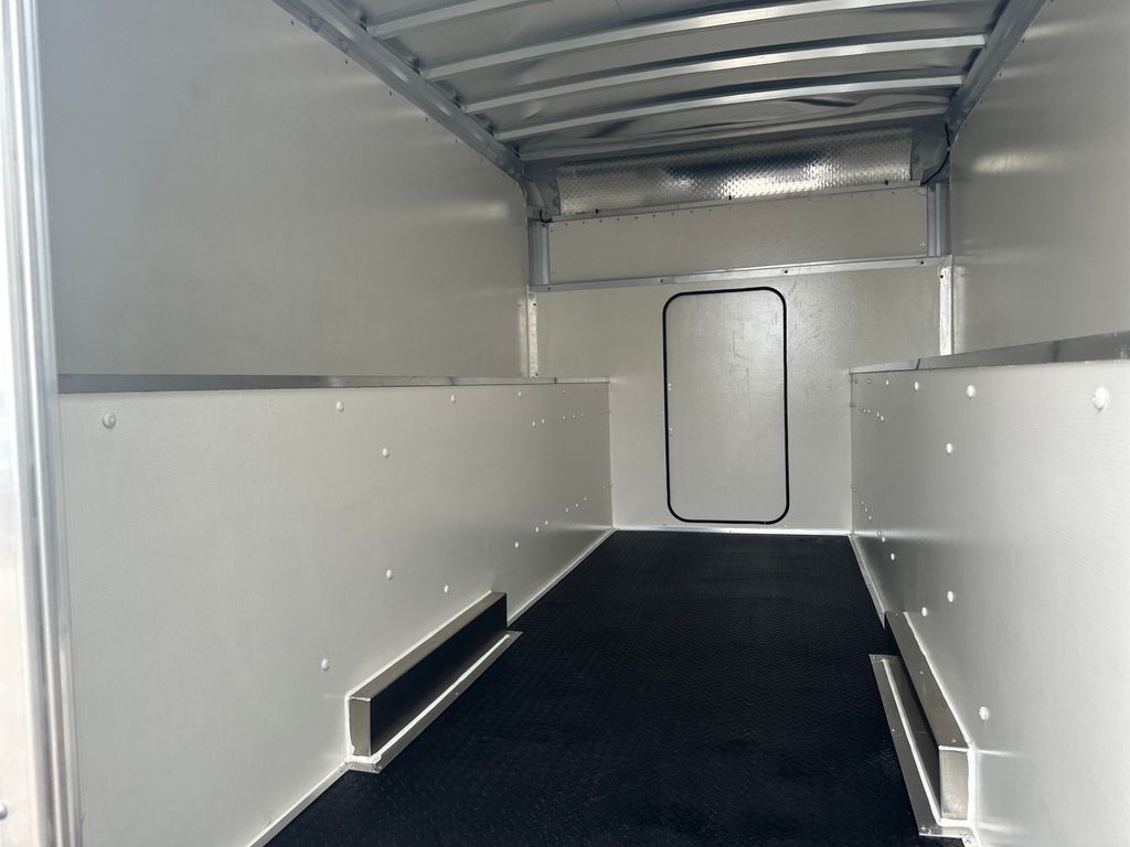 2024 Ford Transit Cutaway photo 10