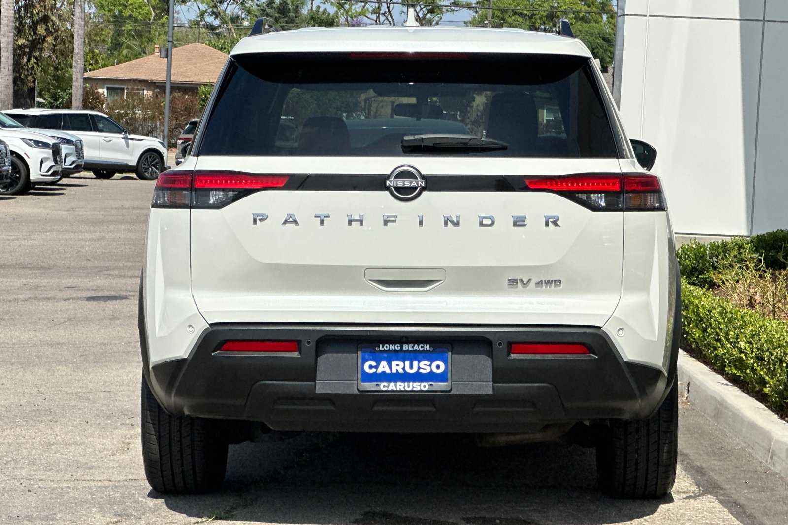 2023 Nissan Pathfinder SV photo 4