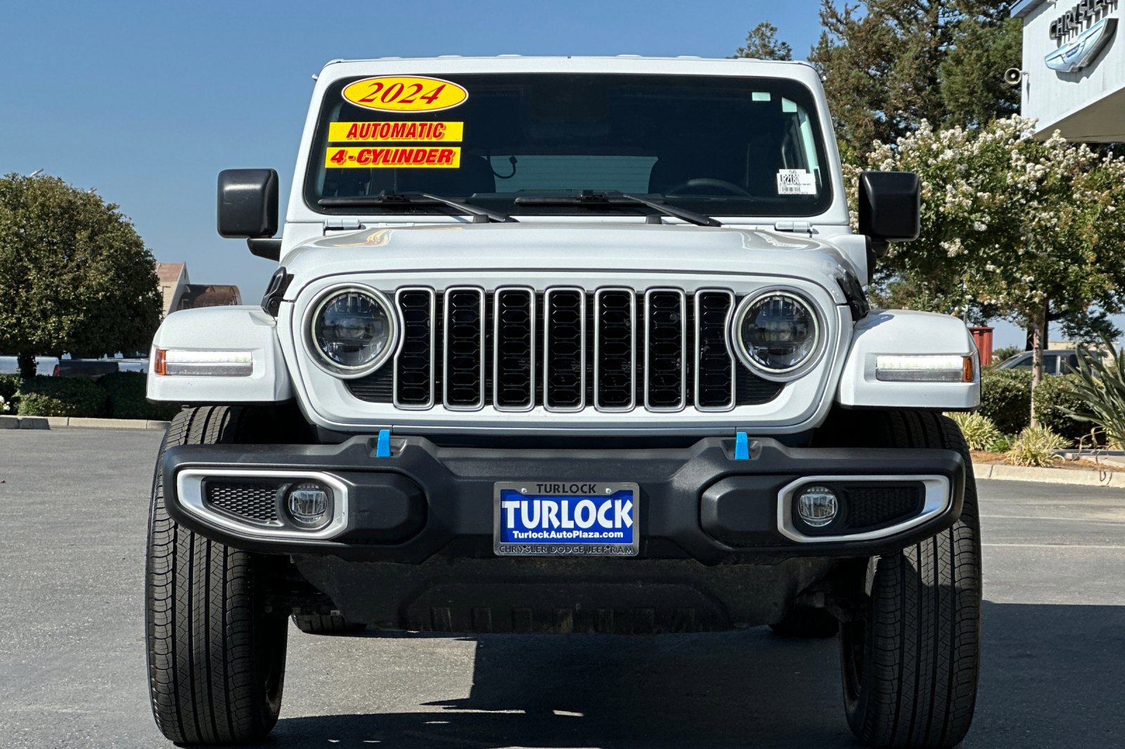 2024 Jeep Wrangler Sahara 4xe photo 9