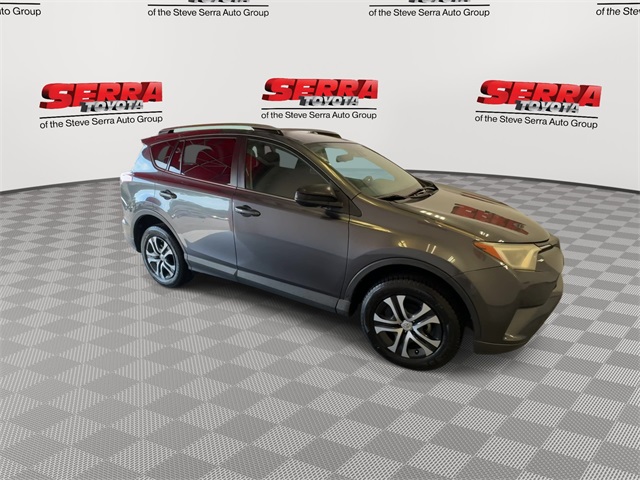 2018 Toyota RAV4 LE photo 3