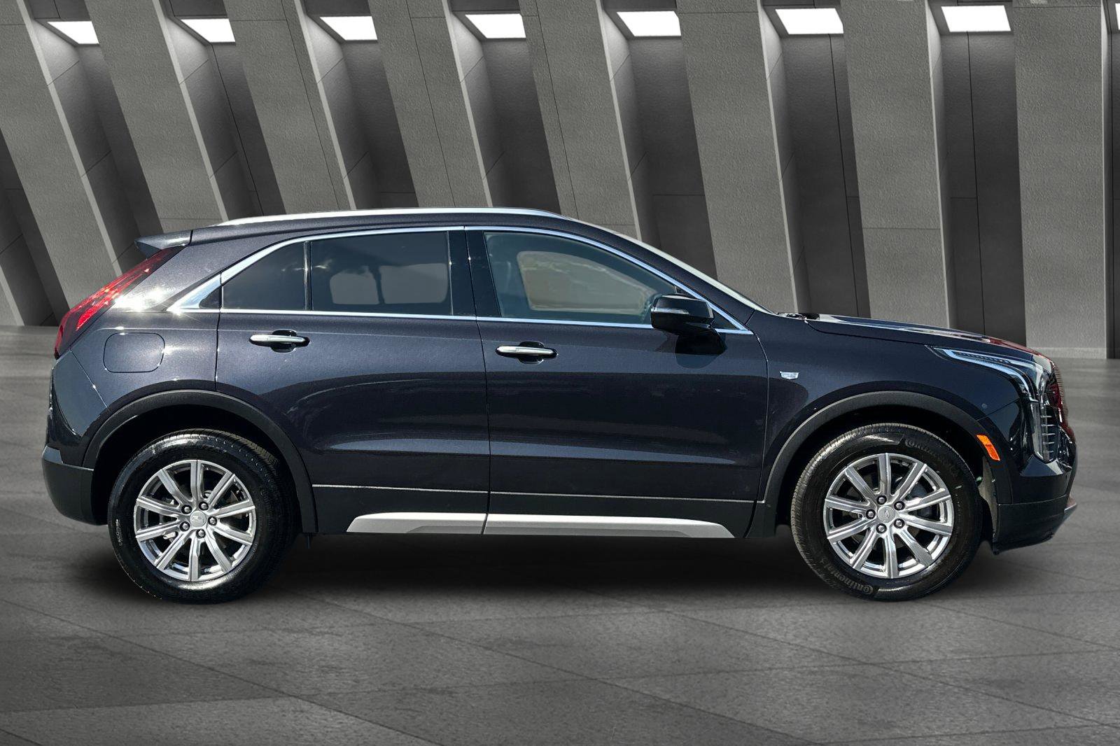 2023 Cadillac XT4 Premium Luxury photo 2