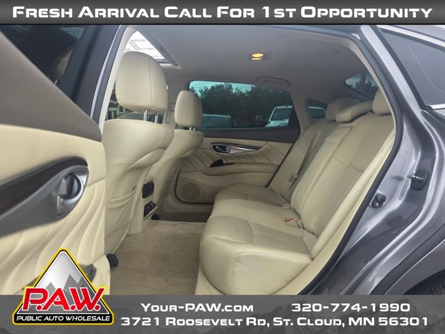 2015 Infiniti Q70L photo 9