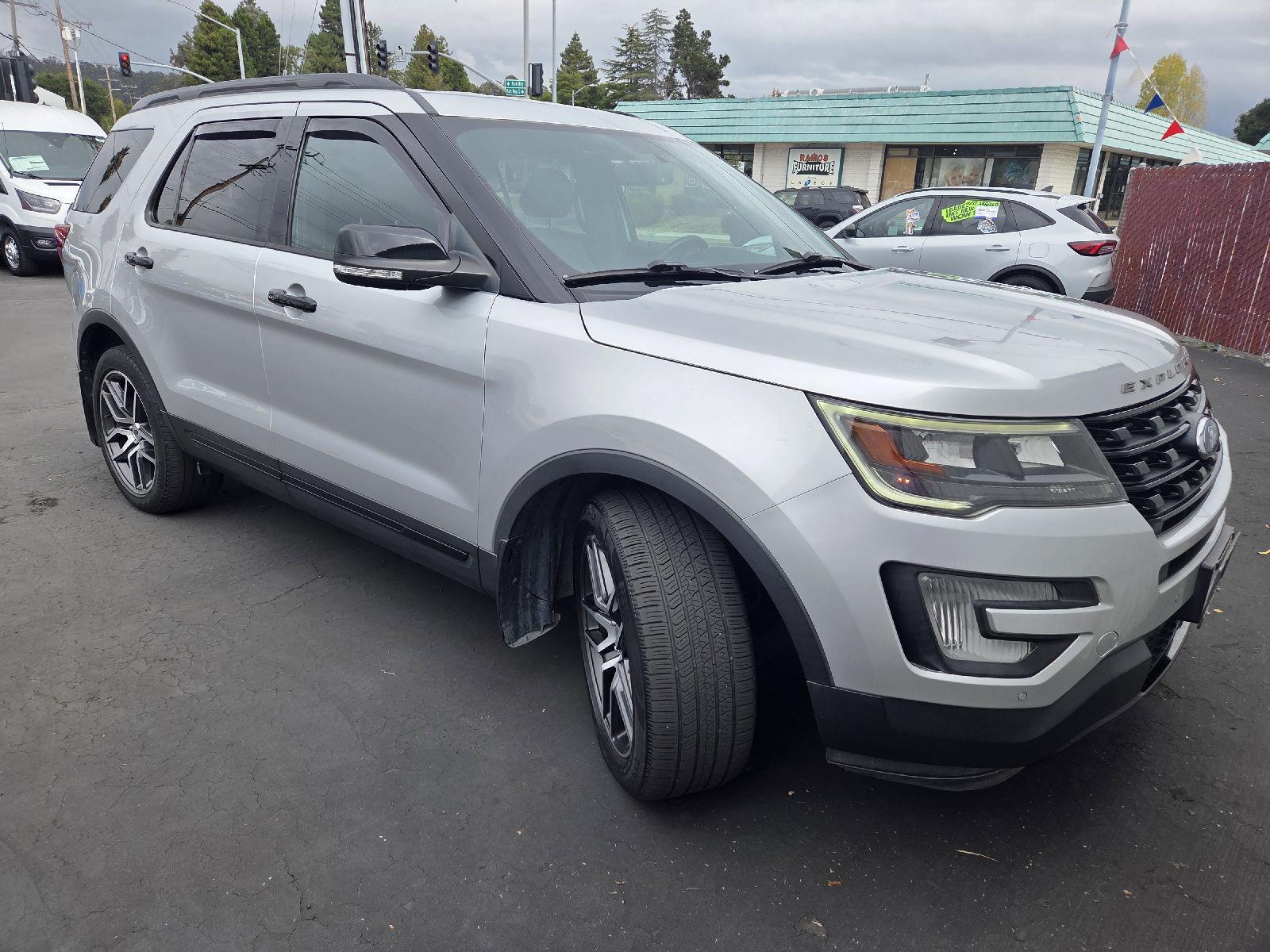 2017 Ford Explorer Sport photo 2
