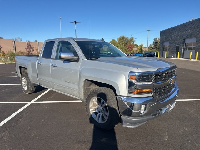 2017 Chevrolet Silverado 1500 LT photo 3