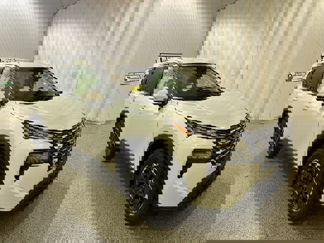 2026 Nissan Rogue SV's photo