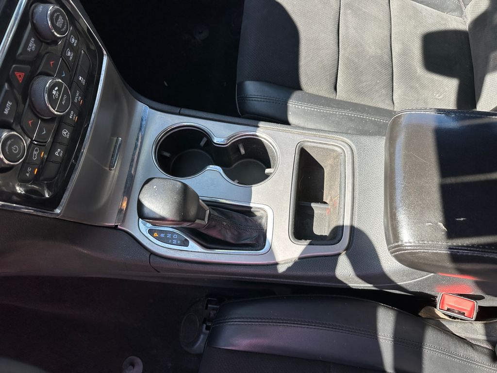 2021 Jeep Grand Cherokee Laredo X photo 22