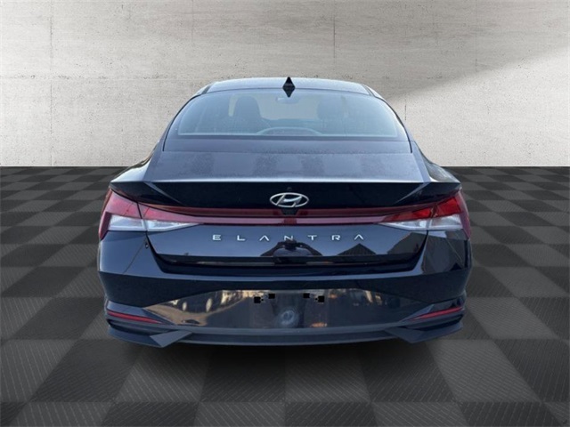 2023 Hyundai Elantra SEL photo 4