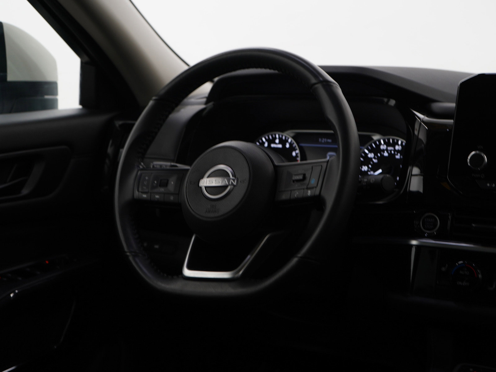 2024 Nissan Pathfinder SV photo 12