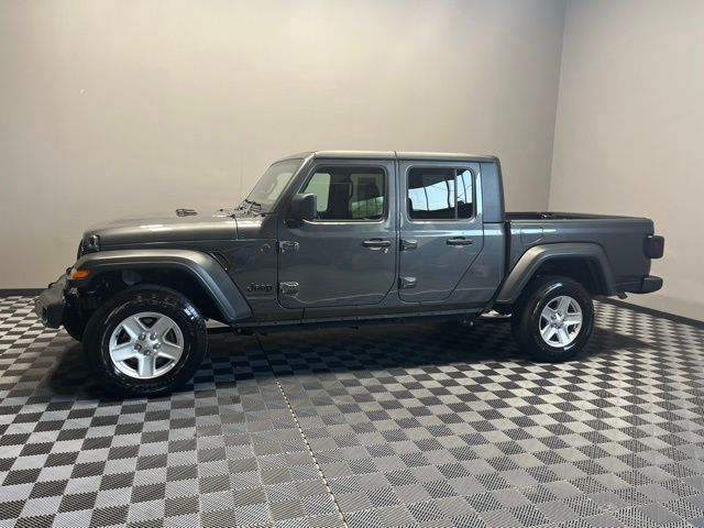 2023 Jeep Gladiator Sport photo 2