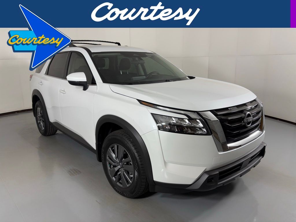 2025 Nissan Pathfinder SV's photo