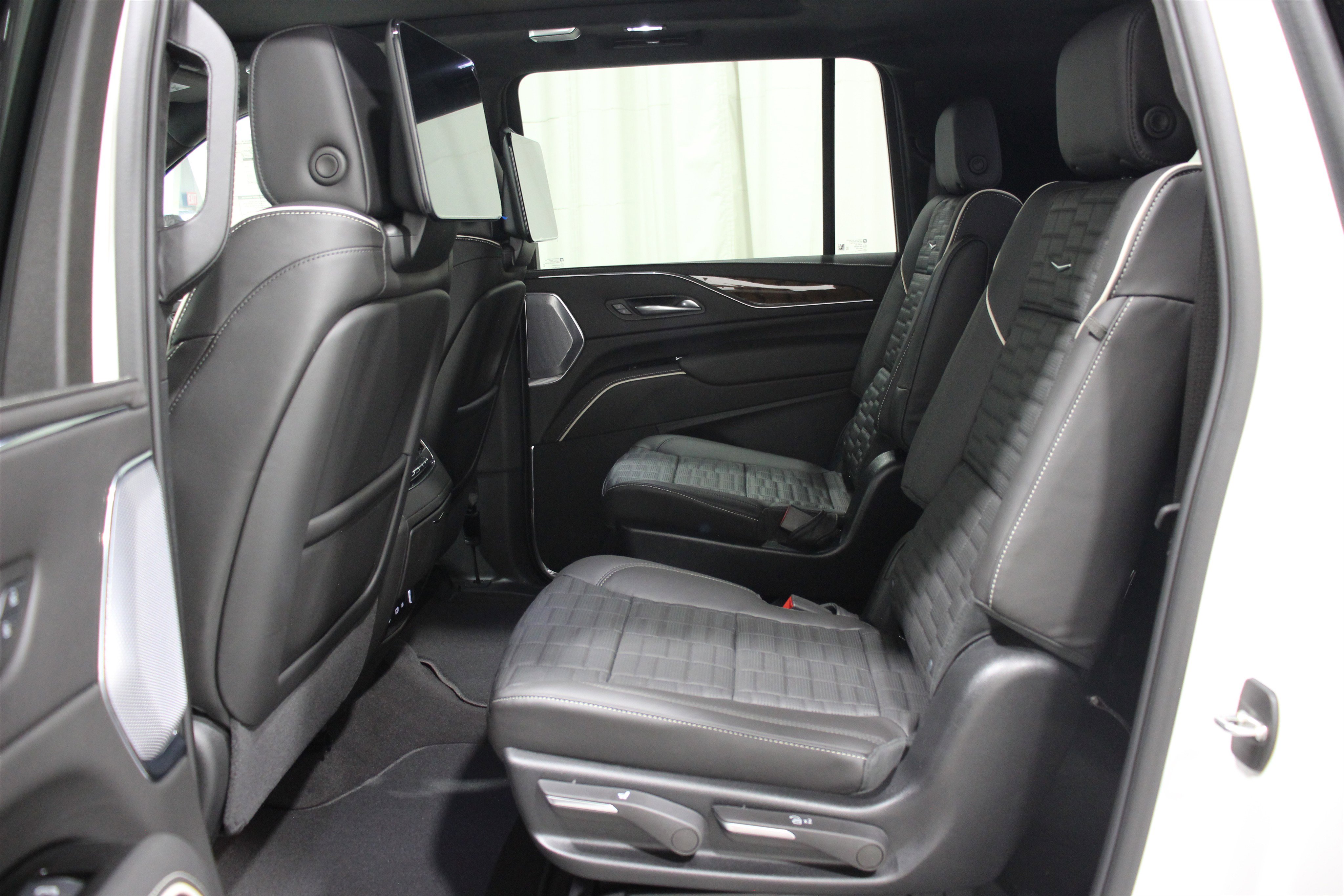 2024 Cadillac Escalade ESV Sport Platinum photo 18