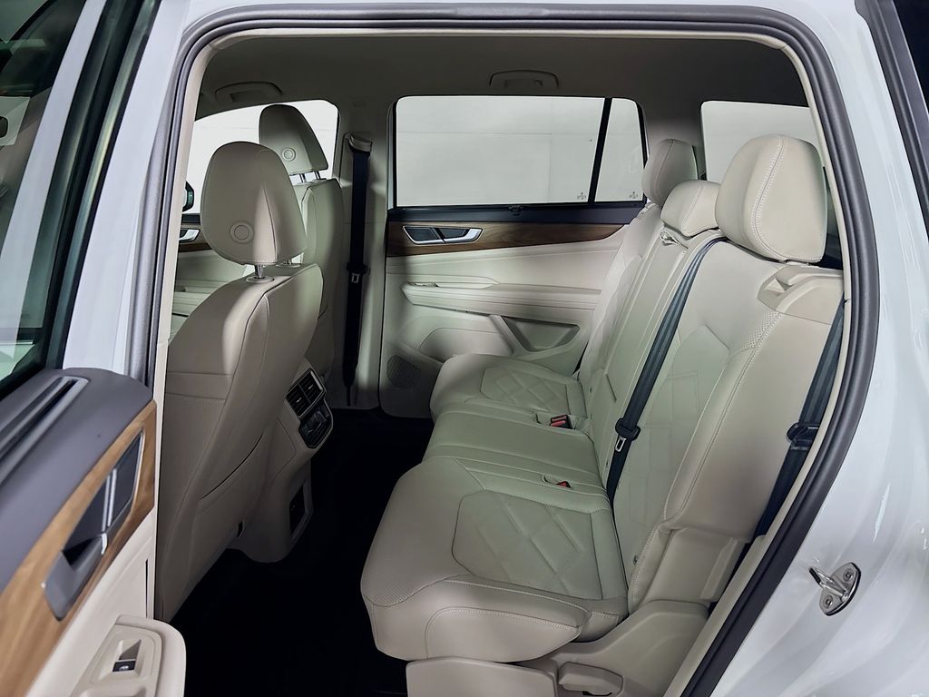 2025 Volkswagen Atlas SE Technology photo 19