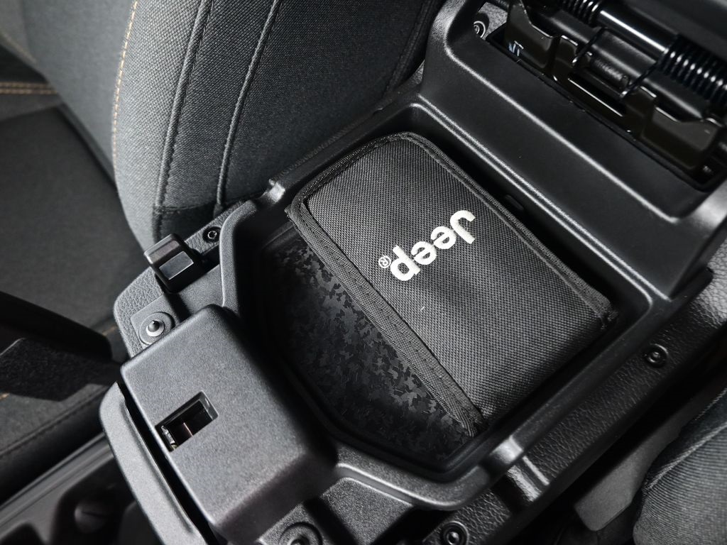 2024 Jeep Gladiator Willys photo 3